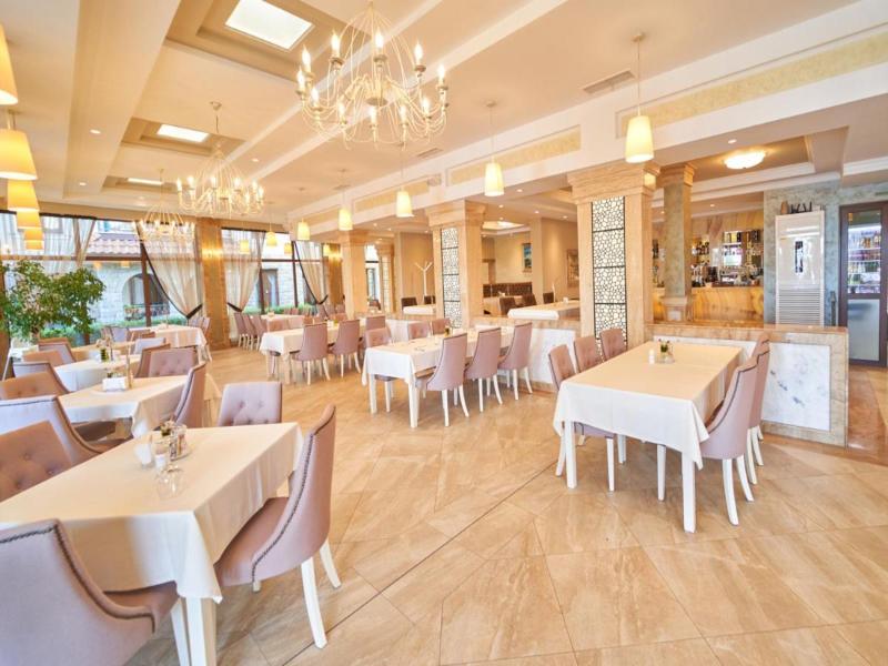 Burgas Beach Resort Apartments image