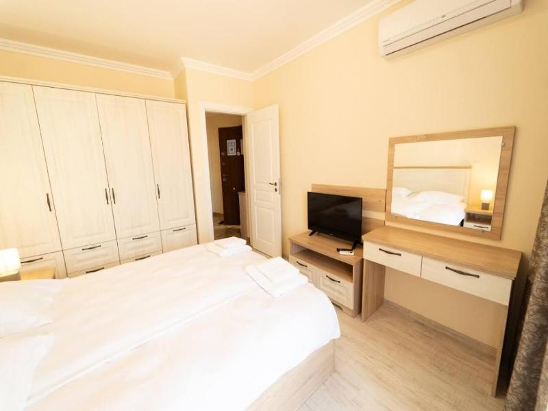 Burgas Beach Resort Apartments image
