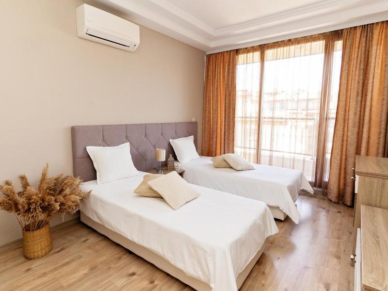 Burgas Beach Resort Apartments image