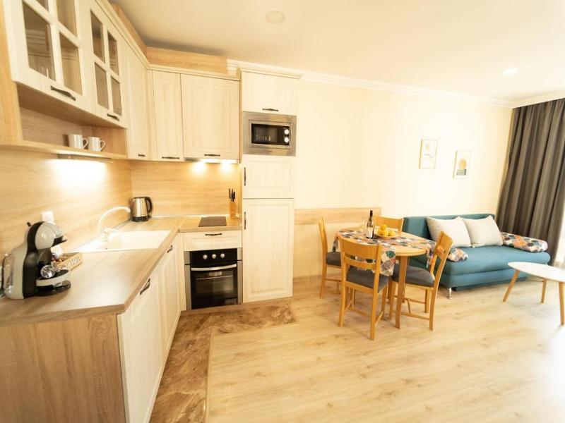 Burgas Beach Resort Apartments image