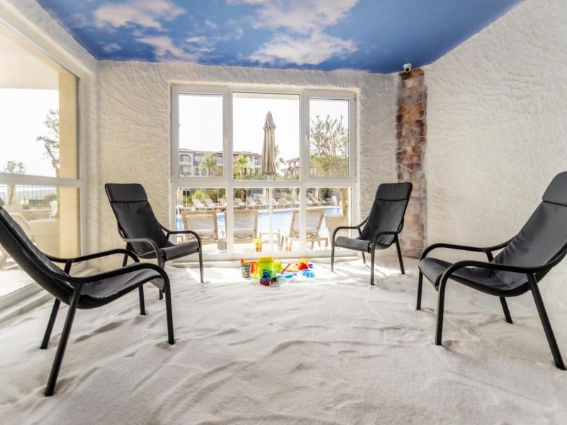Burgas Beach Resort Apartments image