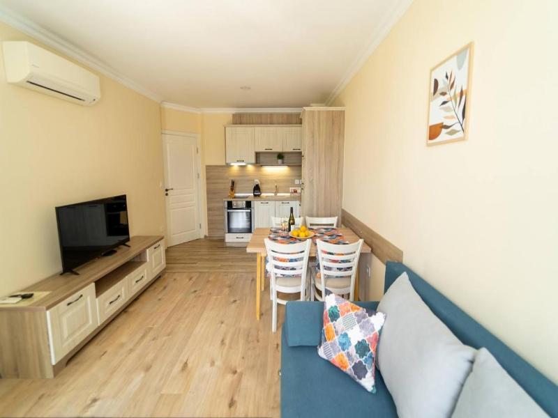 Burgas Beach Resort Apartments image