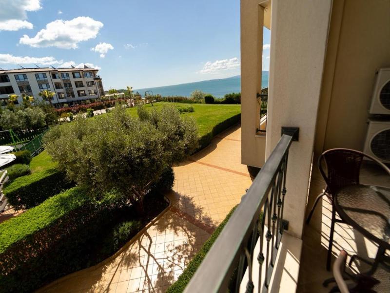 Burgas Beach Resort Apartments image