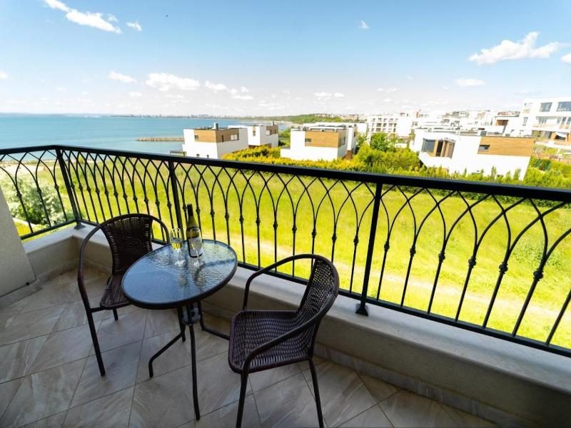 Burgas Beach Resort Apartments image