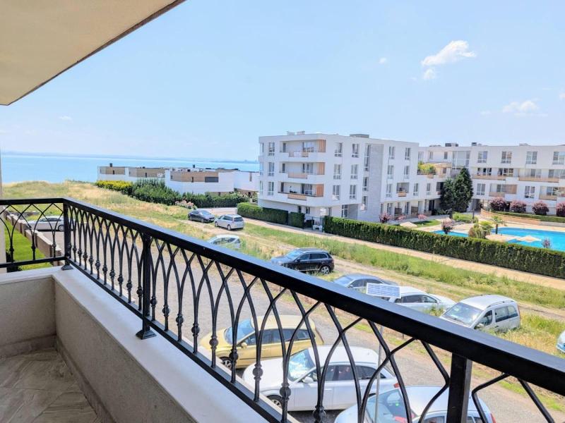 Burgas Beach Resort Apartments image