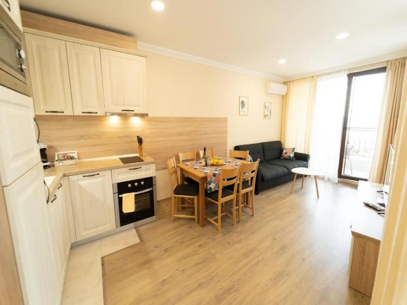 Burgas Beach Resort Apartments image