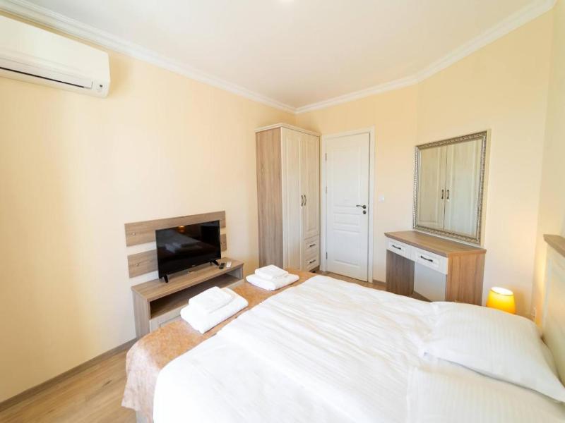 Burgas Beach Resort Apartments image