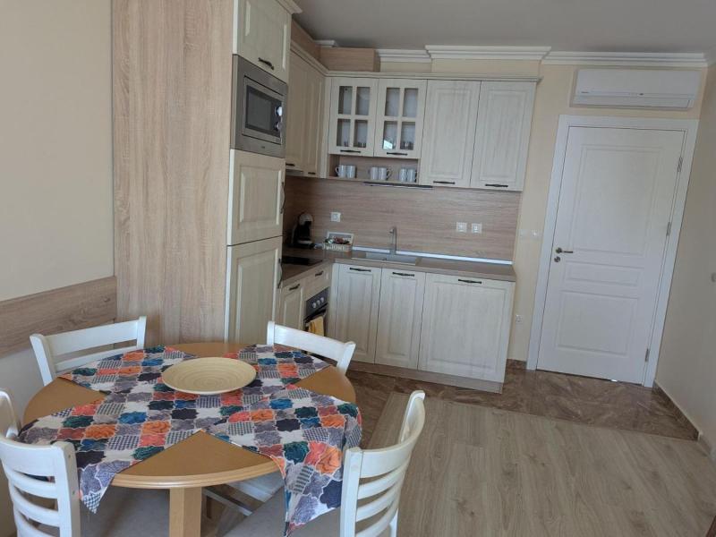 Burgas Beach Resort Apartments image