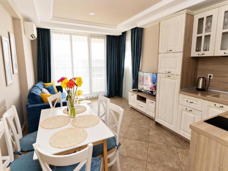 Burgas Beach Resort Apartments image