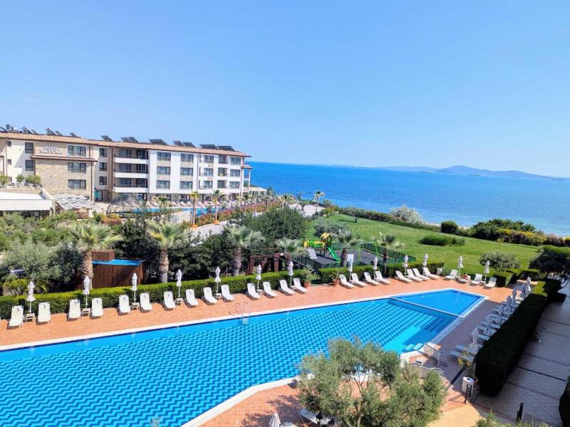 Burgas Beach Resort Apartments image