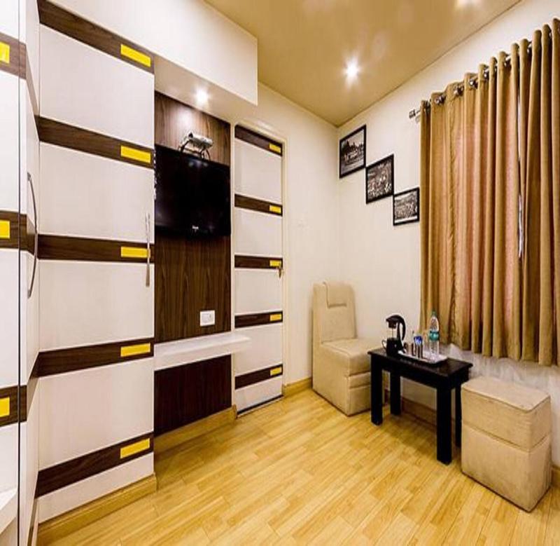 Fabhotel Sholas Residency I image