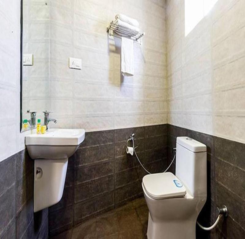 Fabhotel Sholas Residency I image