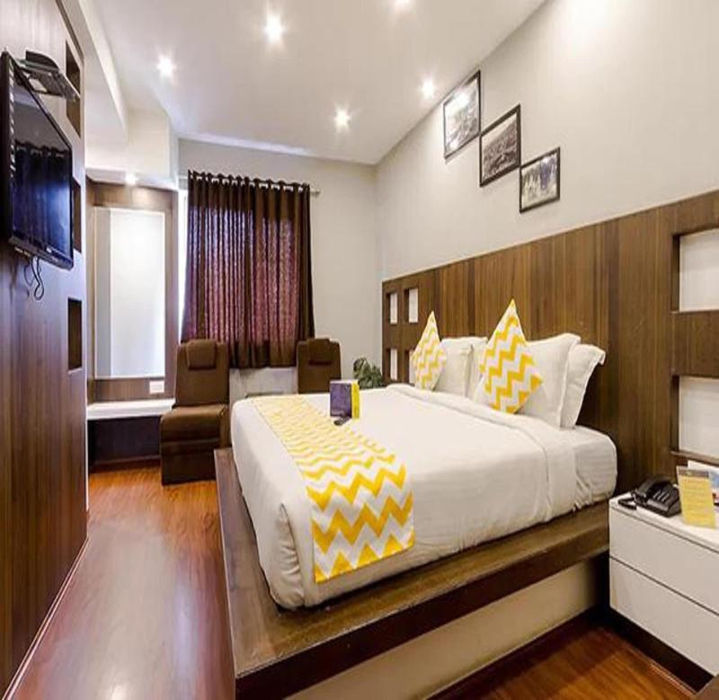Fabhotel Sholas Residency I image