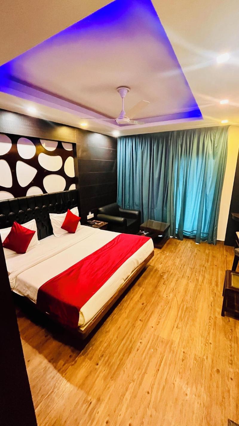 Hotel Himshri By Ovata image