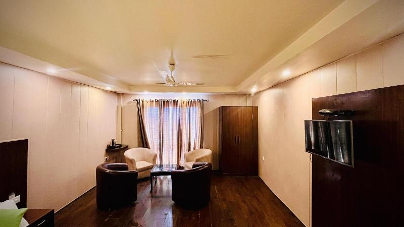 Hotel Himshri By Ovata image