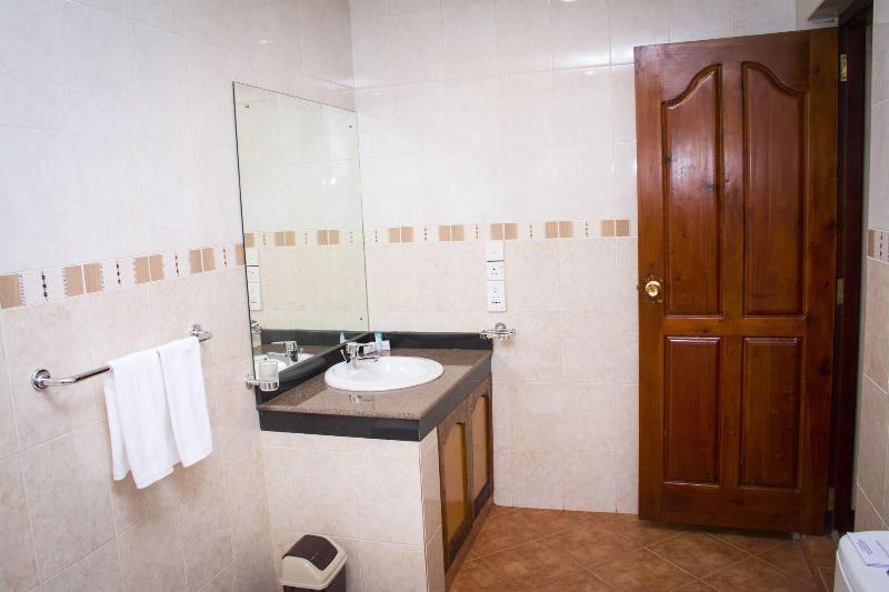 Hotel Lakefield image