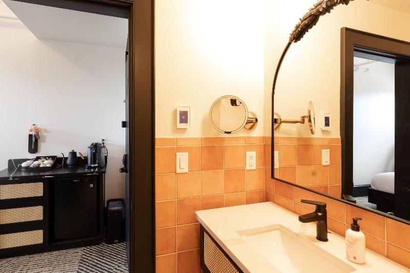 Hotel Thaxter image