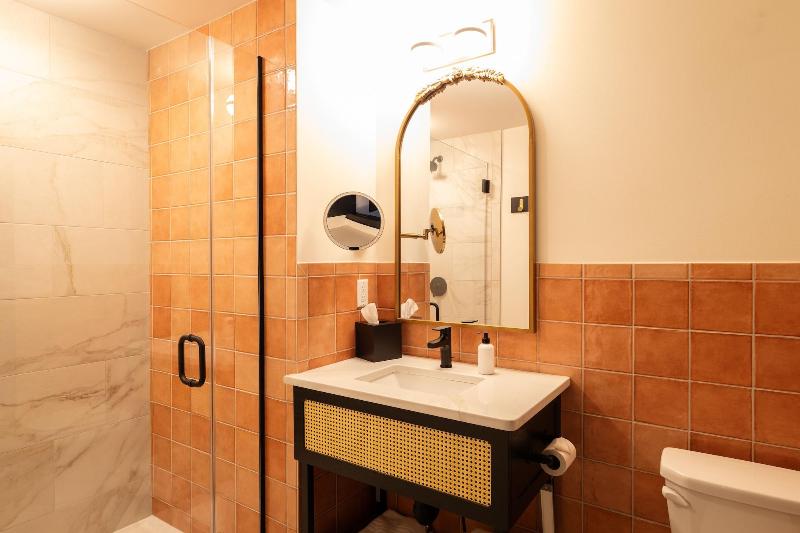 Hotel Thaxter image