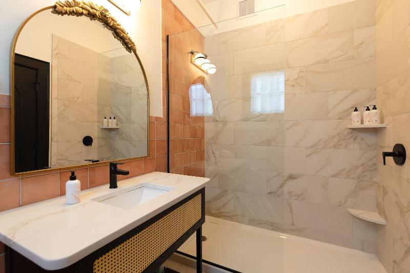 Hotel Thaxter image