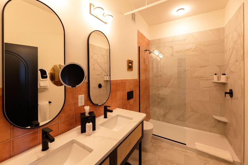 Hotel Thaxter image