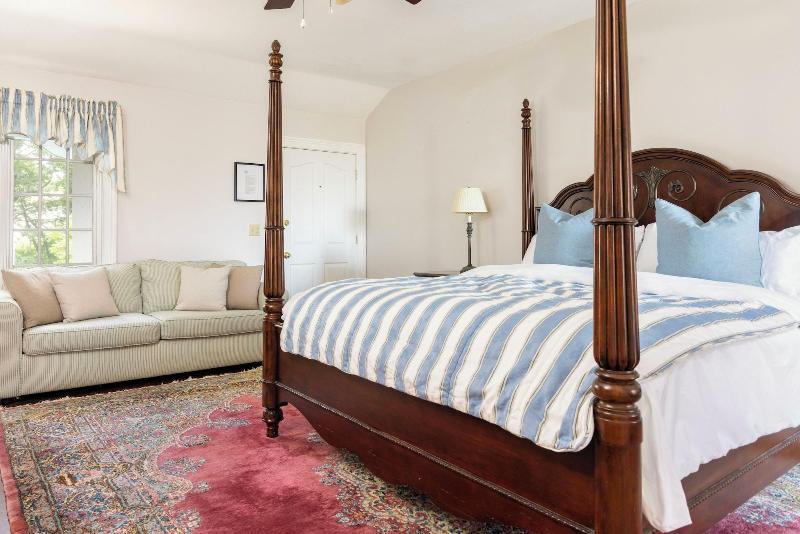 The Villa Bed Breakfast image