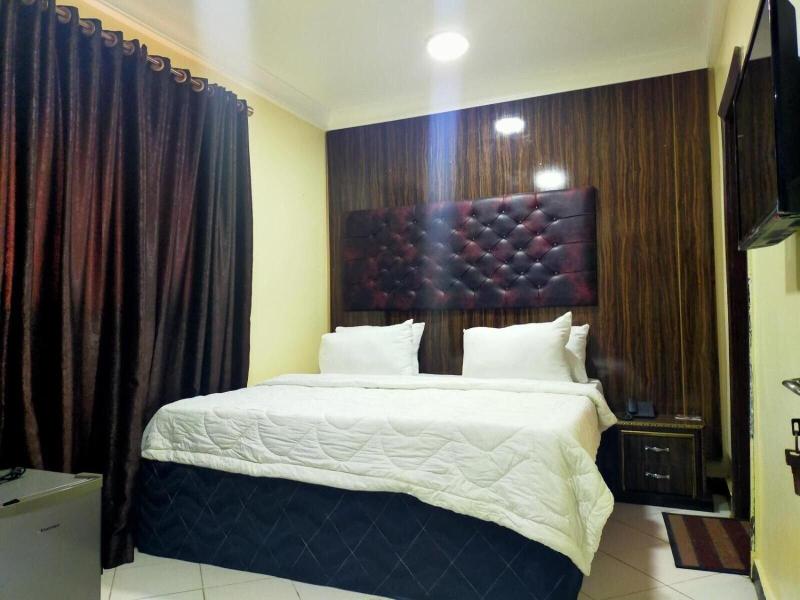 Pameec Luxury Suites Utako image