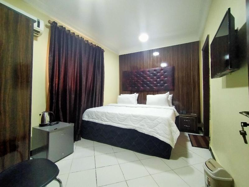 Pameec Luxury Suites Utako image
