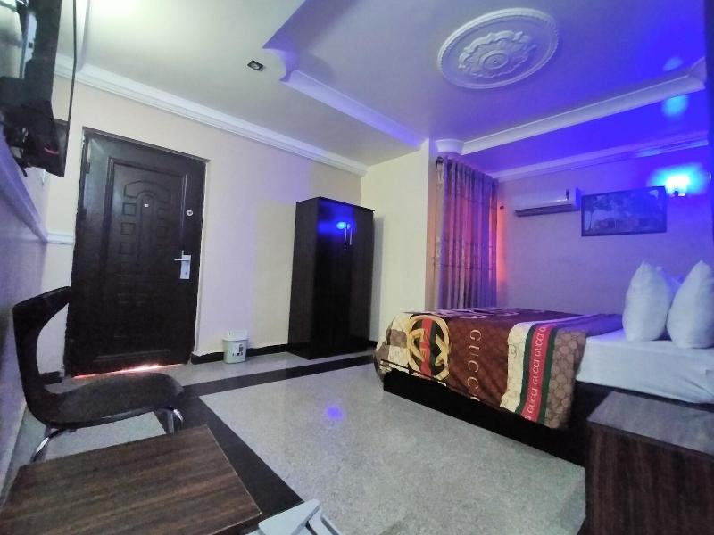 Pameec Luxury Suites Utako image