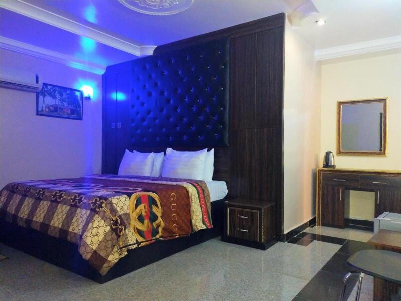 Pameec Luxury Suites Utako image