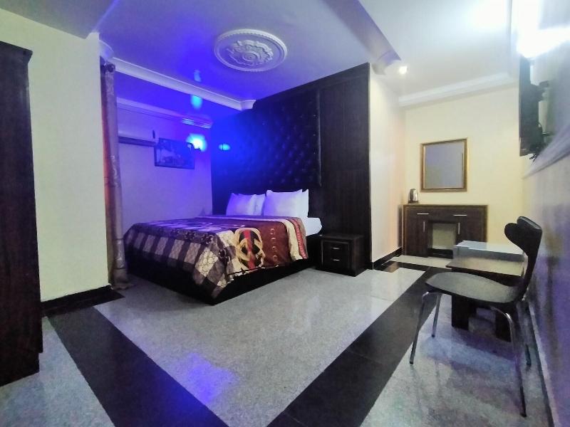 Pameec Luxury Suites Utako image