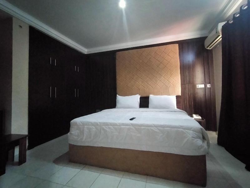 Pameec Luxury Suites Utako image