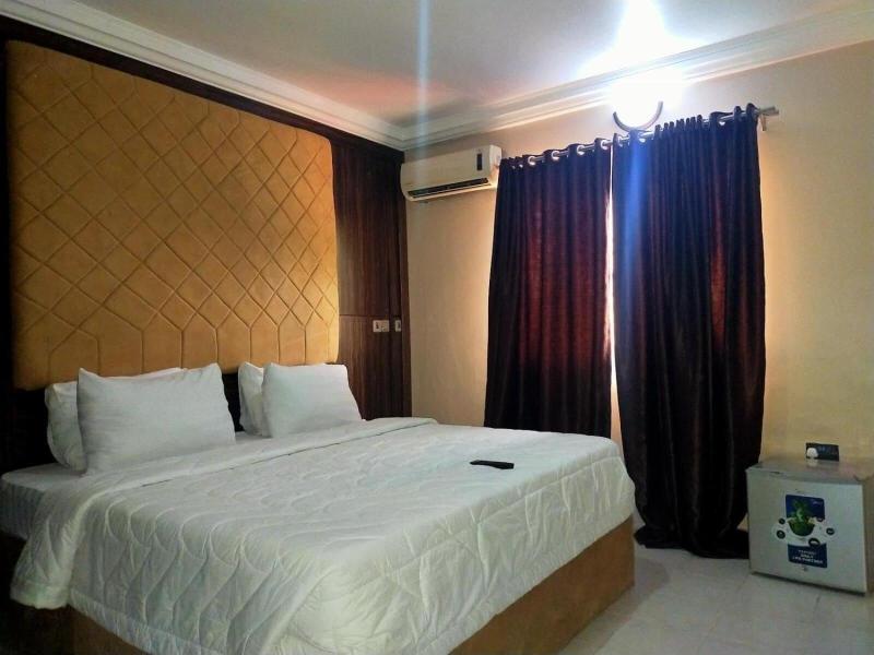 Pameec Luxury Suites Utako image