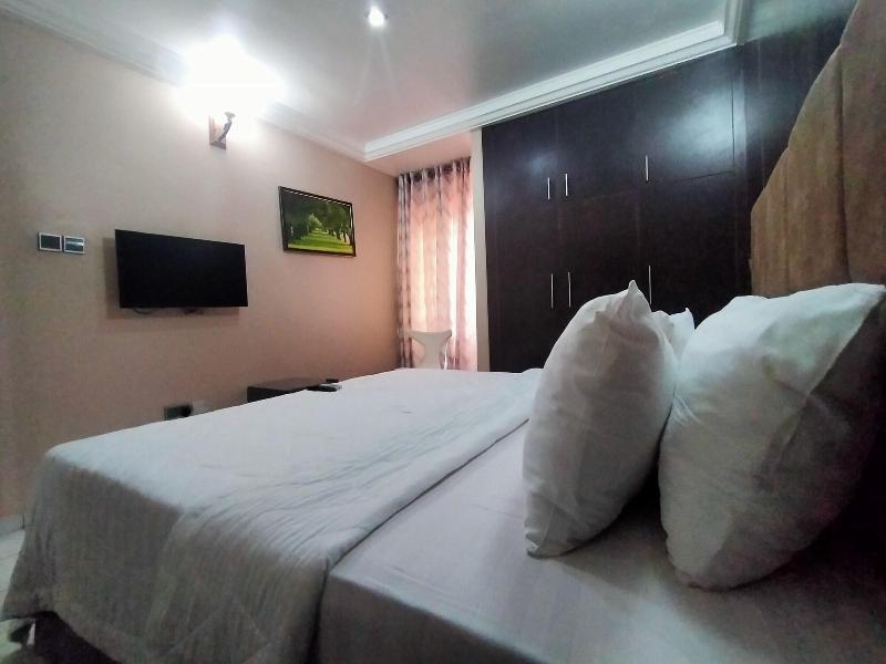 Pameec Luxury Suites Utako image