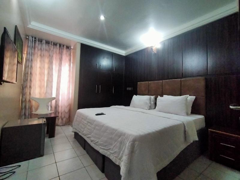 Pameec Luxury Suites Utako image