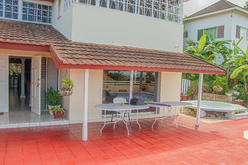 The Whytehouse Villa image