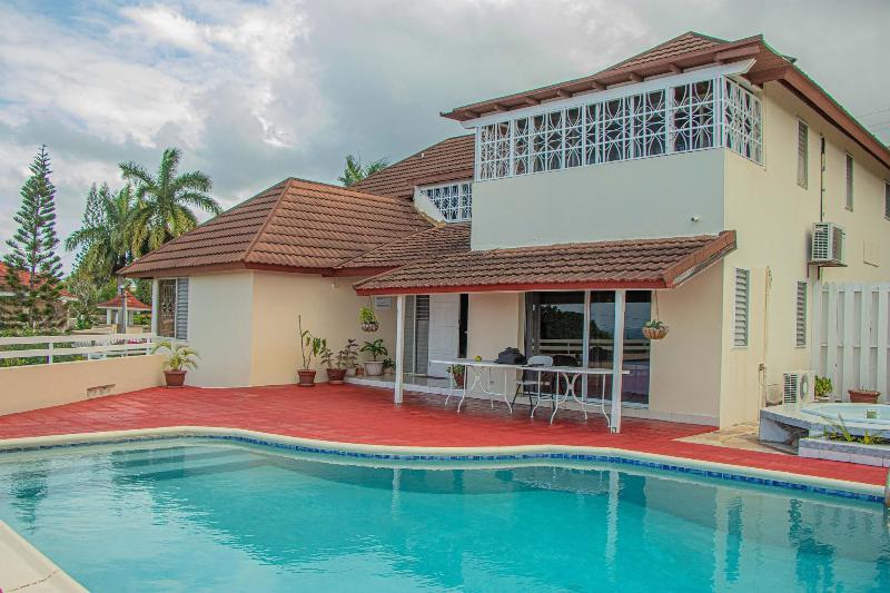 The Whytehouse Villa image