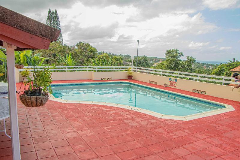 The Whytehouse Villa image