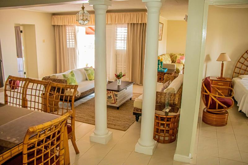 The Whytehouse Villa image