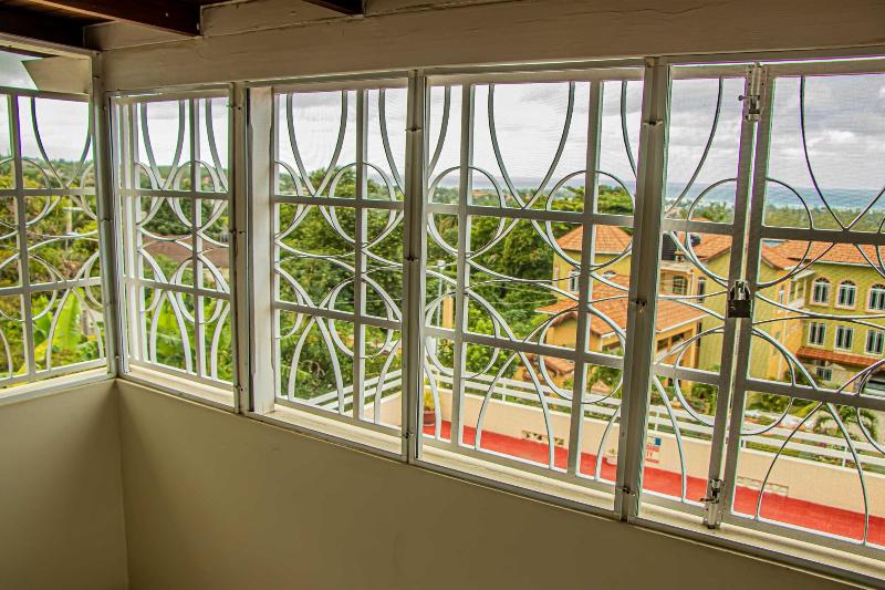 The Whytehouse Villa image