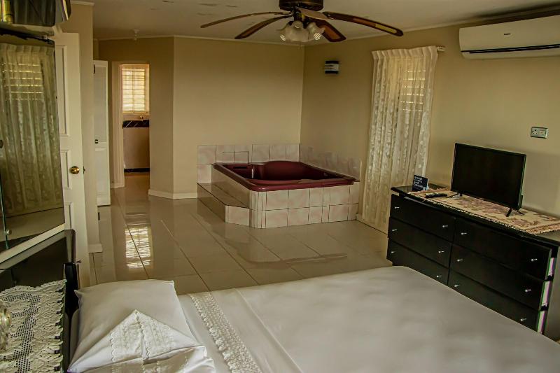 The Whytehouse Villa image