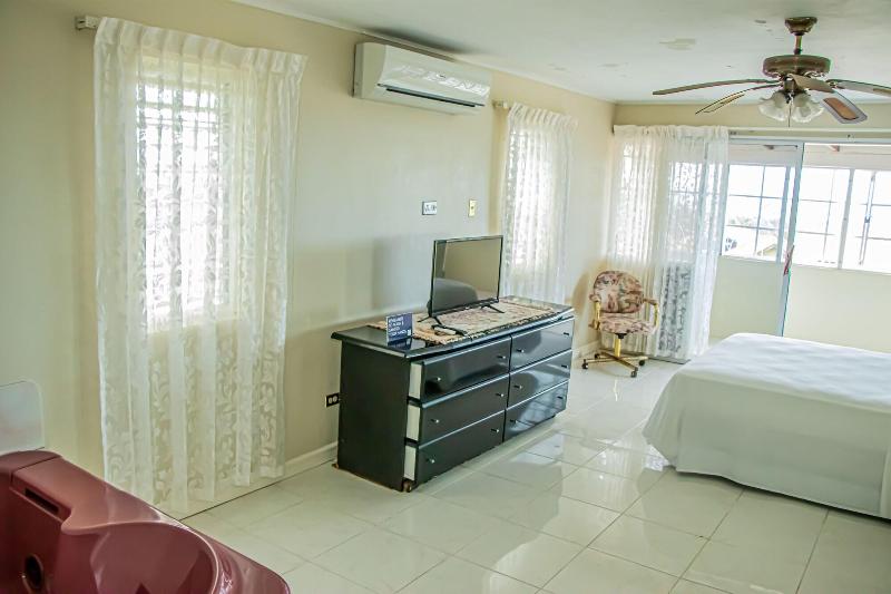 The Whytehouse Villa image