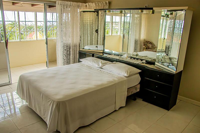 The Whytehouse Villa image
