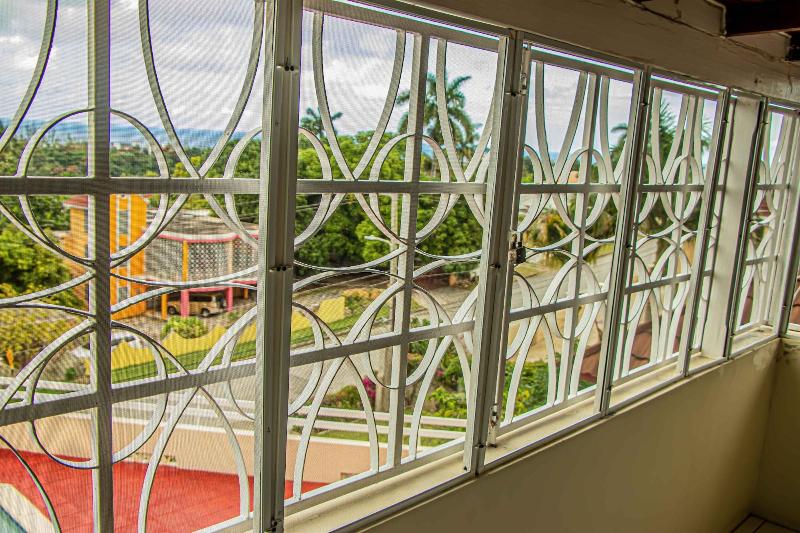 The Whytehouse Villa image