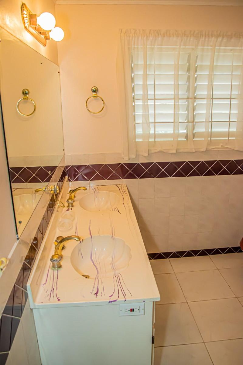 The Whytehouse Villa image