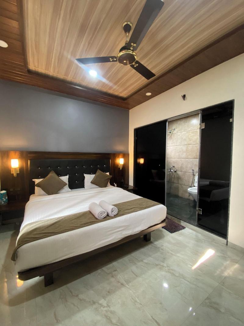 Hotel Om Palace image