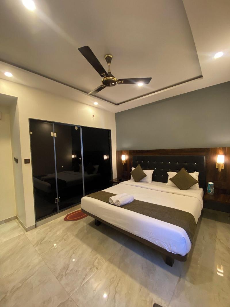 Hotel Om Palace image