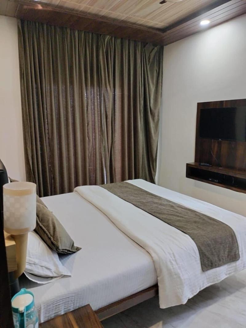 Hotel Om Palace image