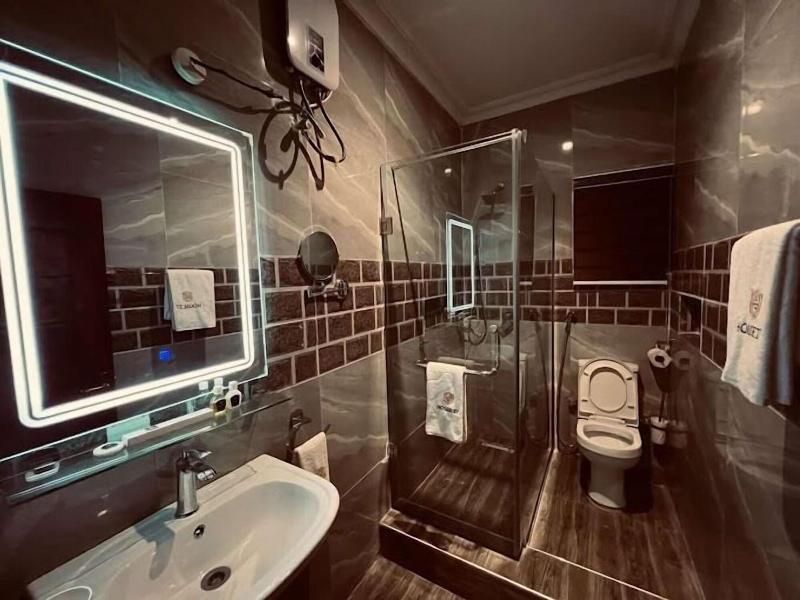 House 27 image