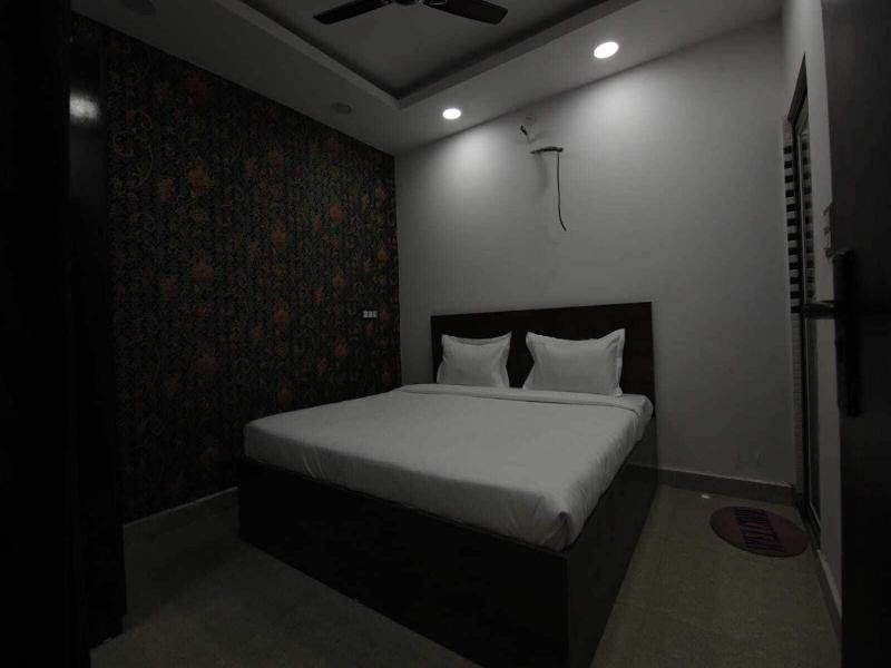 Hotel Vcr Inn image
