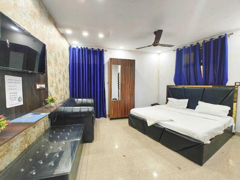 Hotel Vcr Inn image